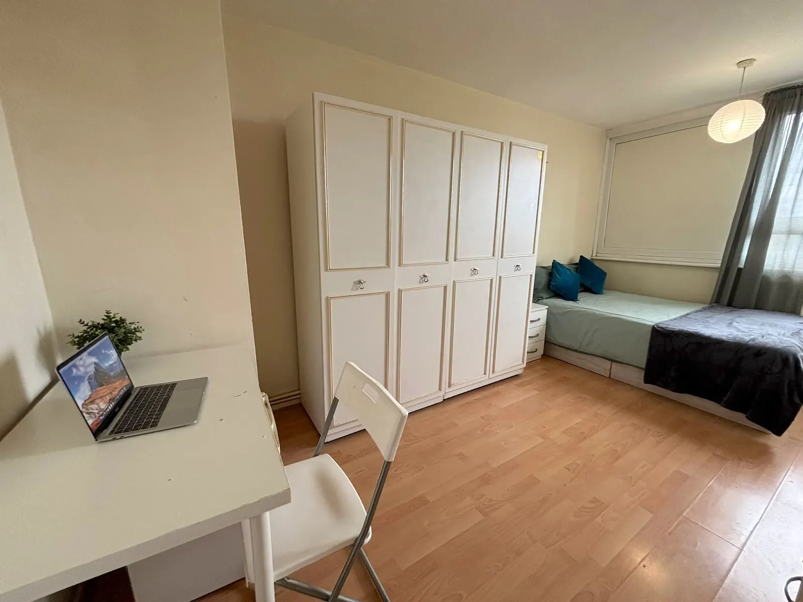Double room near 46 Ingram House, Daling Way